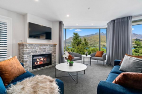 Lovely 2 Bedroom Apartment with Indoor Fireplace